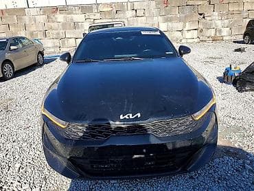 şevralit avtomobil: Kia K5 GT-Line, qara rəng, liftback kuzov. Xüsusiyyətlər: - Güclü — 6