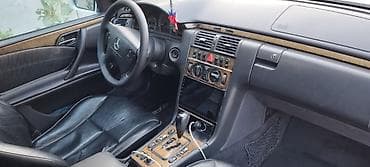 Mercedes-Benz E 220: 2.2 l | 2000 il Sedan — 6