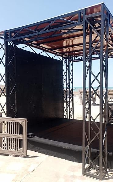 Avadanlığın icarəsi: Səhnə konstruksiyası və üstü örtülü podium - Material: möhkəm metal — 2