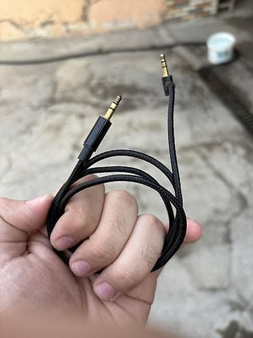 av kabel tv: 3.5 mm AUX səs kabeli - Hər iki ucunda 3.5 mm stereo (TRS) jack – — 1
