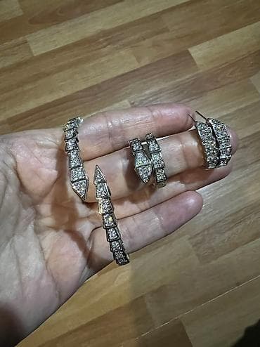bulgari uzuk: Dəstə daxildir: Üzük, Sırğa, Bilərzik, Bvlgari — 3