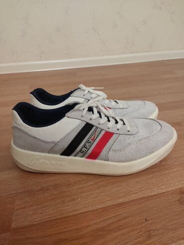 женские серые кеды: Salam Təzə Geyiniləmiş Krasofka Satılır. 41-42 Razmer Ayaqlara — 2