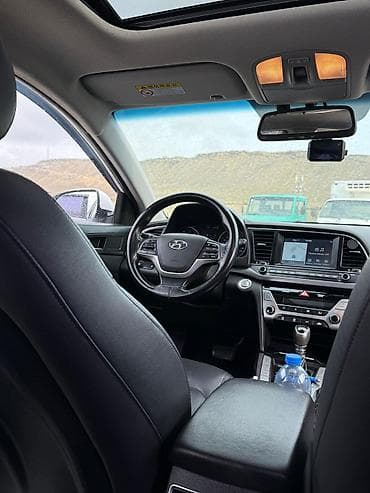 kia oluxana razin: Hyundai Elantra: 1.6 l | 2017 il Sedan — 10