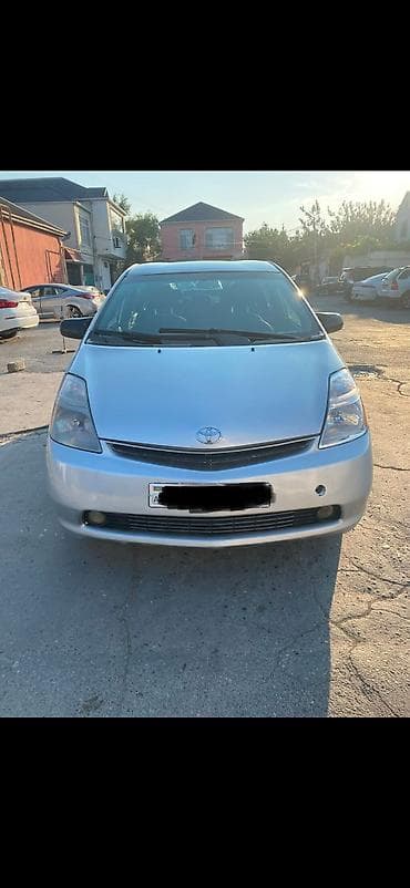 Nəqliyyat: Toyota Prius (ikinci nəsil, liftback) – hibrid Özəlliklər: - Hibrid — 8