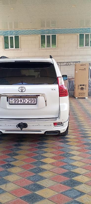 Toyota Land Cruiser Prado: 2.7 л | 2012 г. Внедорожник
