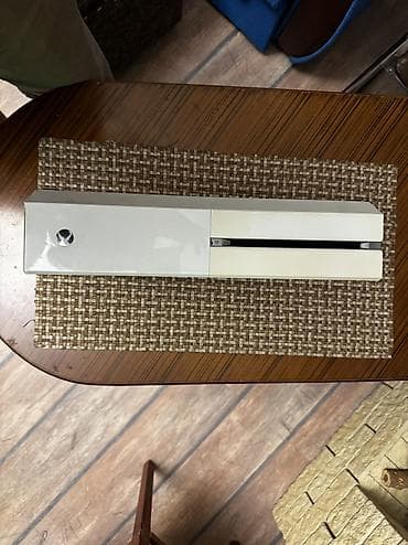 ps5 oyun disk: Xbox One 500GB yaxşı vəziyyətdə satılır. Komplektdə bir ədəd original — 7