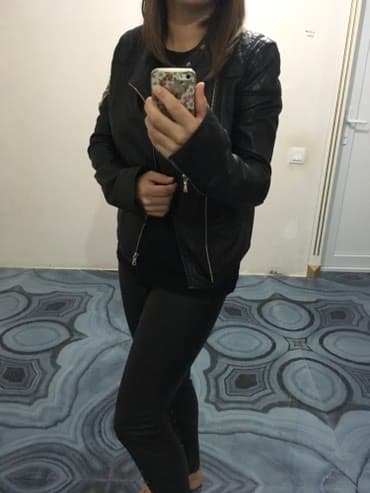 женские кожаные косухи: 100% deri kurtka. Deyerinnen çox ucuz satıram. Son giymeti — 3