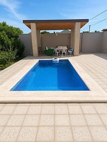 Türkan qəsəbəsində yerləşir baseyni var qiyməti 200 AZN minimum — 5
