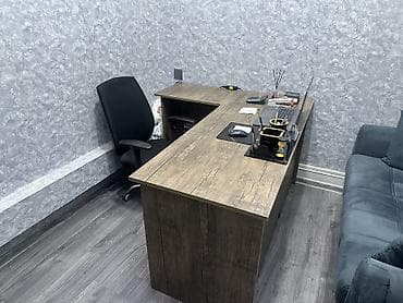 retro mebel: Ofis masa dəsti – L‑formalı, ağac teksturalı - Dizayn: L formalı iş — 1