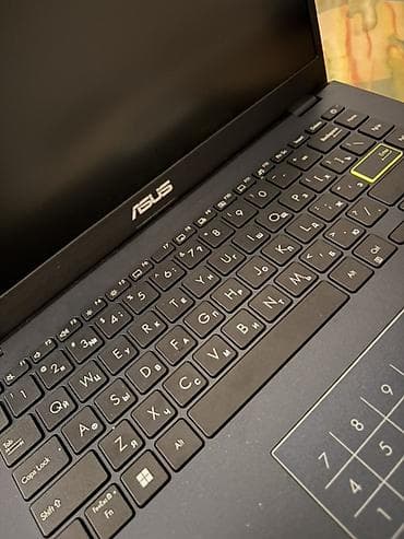 komputer notebook: ASUS Laptop – yüngül və daşına bilən noutbuk Xüsusiyyətlər: - 180° — 2