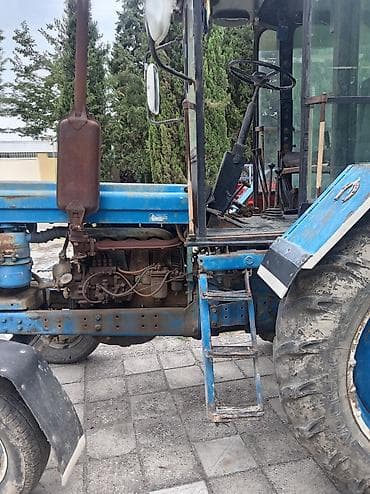 car charger: Traktor MTZ tipli, mavi rəngli, kabinalı Xüsusiyyətlər: - Dizel — 6