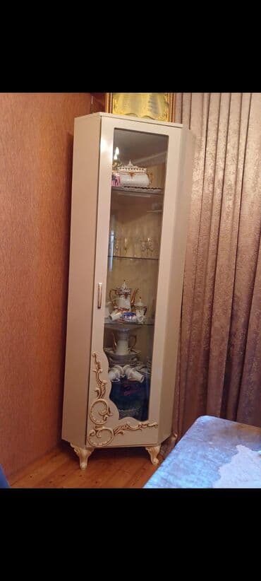 otaq gulleri: Servant — 1