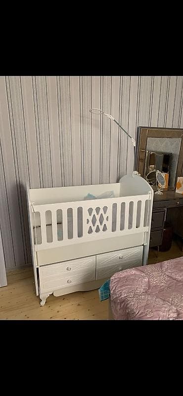 Oğlan və qız üçün, Yeni, Dördbucaq, Beşik, Matras ilə, Yellənmə mexanizmsiz