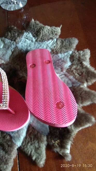 Uşaq geyimi və ayaqqabıları: Вьетнамки на девочку на подошве написано 19 см п привезли из — 2