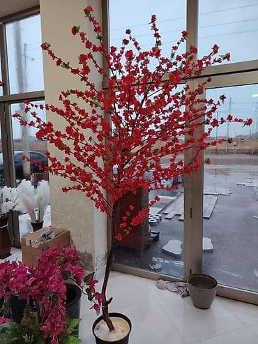kalla bitkisi haqqinda melumat: Böyük dekorativ süni ağac – al-qırmızı çiçəklərlə - Realistik — 4