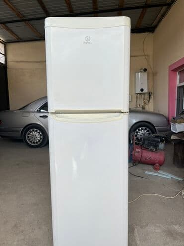 İşlənmiş 2 qapılı Indesit Soyuducu Satılır, rəng - Ağ, Təkərli