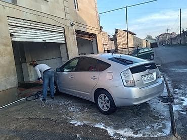 kredit avto aksesuar: Toyota Prius Hybrid – gümüşü rəng, 5 qapılı hetçbek. İqtisadi hibrid — 6