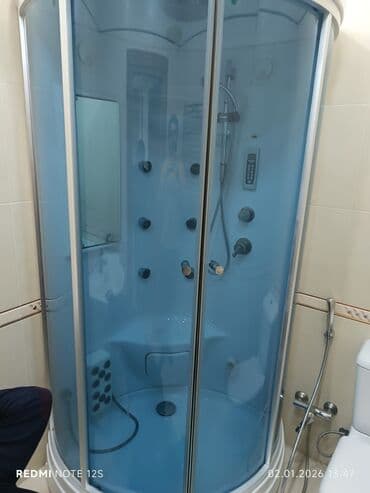 Душевые кабинки, душевые перегородки: Кабинка с закрытым верхом, Угловая — 2