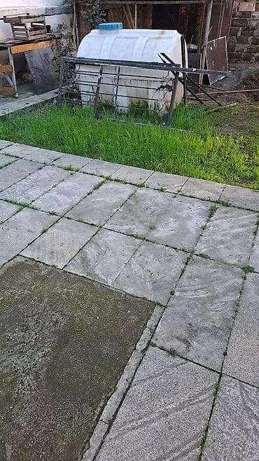 plasmas bocka: Su çəni və dəmir barmaqlıqlar Plastik su çəni satılır. Rəngi ağ — 1