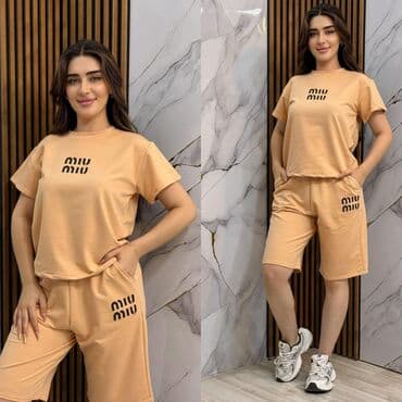 женские спортивные костюмы на синтепоне: Qadınlar üçün idman dəstləri - Model 1: Şaftalı rəngli şortik dəsti — 1