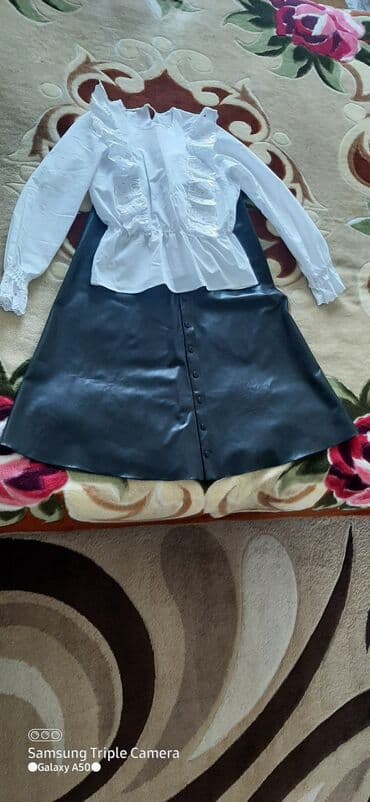 1 dəfə geyinib təzədir.hərəsi ayrı-ayrı da satılır