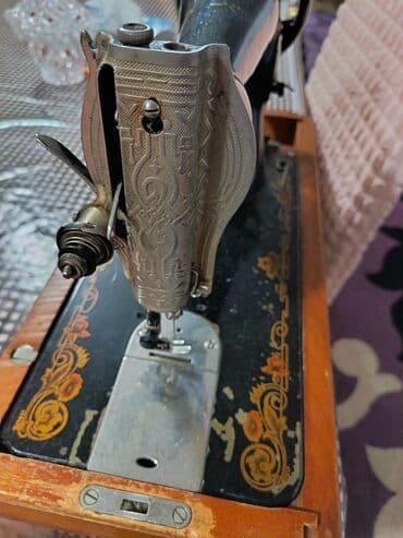 ручная швейна машина: Antik tikiş maşını – mexaniki, stolüstü model - Korpus: döküm metal — 2