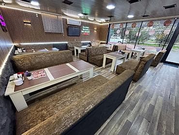 masa kafe: Skameykalar ilə, Düz masa, Digər adam sayı — 1