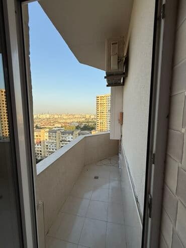 20 sahede kiraye evler: Mənzilin təqdimatı - Geniş və işıqlı salon: iri panoram pəncərə — 18