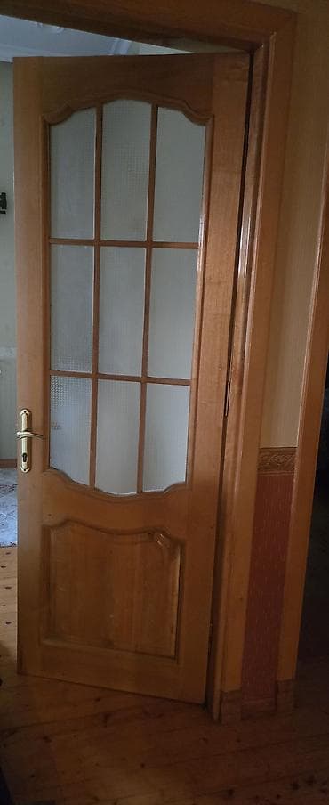 taxda qapi: Şüşəli taxta otaq qapısı. ela keyfiyyetlidi tezedi. fikri ciddi olana — 1