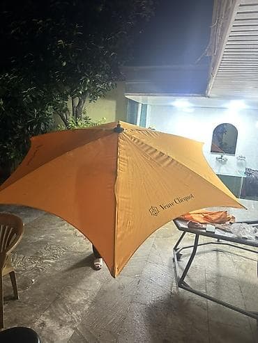 Veuve Clicquot brendli terras/bağ çətiri - Rəng: brendə məxsus tünd — 1