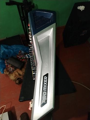 Qarmonlar: Yamaha KV 80 Professional Audio Mixer - 8 mono kanal: hər kanalda MIC — 4