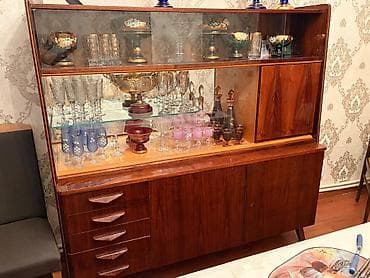 qab rəfi: Məhsul: Taxta bufet-vitrin (qonaq otağı üçün) Təsvir: - Klassik — 2