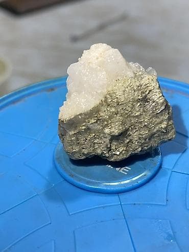 kabancik daslar: Mineral nümunəsi – şəffaf-ağ Vulkanik Dağ kristallı kvars/şəffaf daşlı — 1
