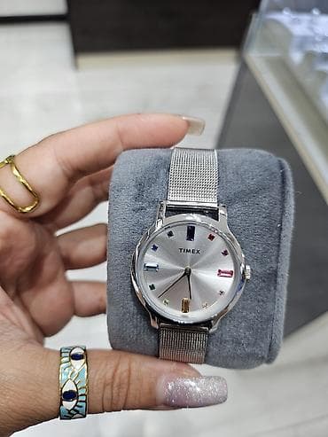 saat qutu: Timex qadın qol saatı - Korpus: parlaq gümüş rəngli metal korpus — 1