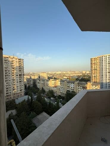 20 sahede kiraye evler: Mənzilin təqdimatı - Geniş və işıqlı salon: iri panoram pəncərə — 17