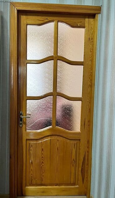 şpon qapılar: 6 ede qapıdı 5i şüşeli 1i şüşesiz hamısı bir yerde 100 manat Məhsul — 1