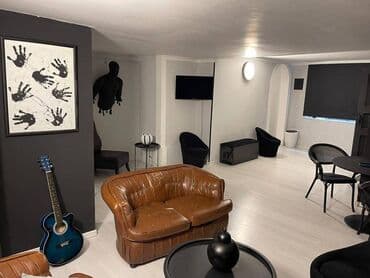 Sahil metrosuna yaxin 90kv sahəsi olan obyekt 3otaqli ofis 1000azn