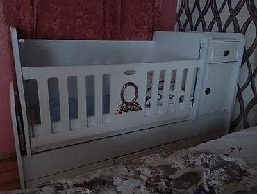 işlənmiş beşik: Oğlan və qız üçün, Dördbucaq, Beşik, Dəstsiz, Matrassız, Yellənmə mexanizm ilə — 2