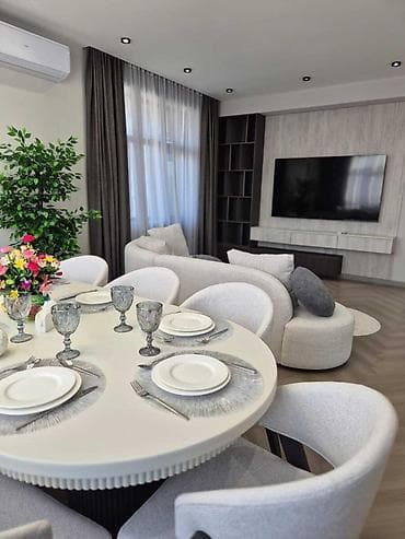 restoran: İcarəyə verilir 3 otaqlı yeni tikili 125 m², 28 May m. Kateqoriya — 3