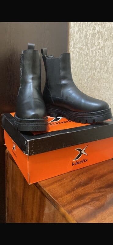 çəkməcə: 1 dəfə geyinilib 40 rqzmerdi 55 man 90 almışam flodan İndidə var floda — 2