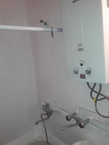 lerik evlər: Ecemide metronun düz yanında 3 otaqlı ev 5/4.400 manata makler haqqı — 4