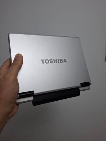 Masaüstü kompüterlər və iş stansiyaları: Toshiba NB100 netbuku Masazirdadi Xüsusiyyətlər: - Ekran: 8.9" (parlaq — 6