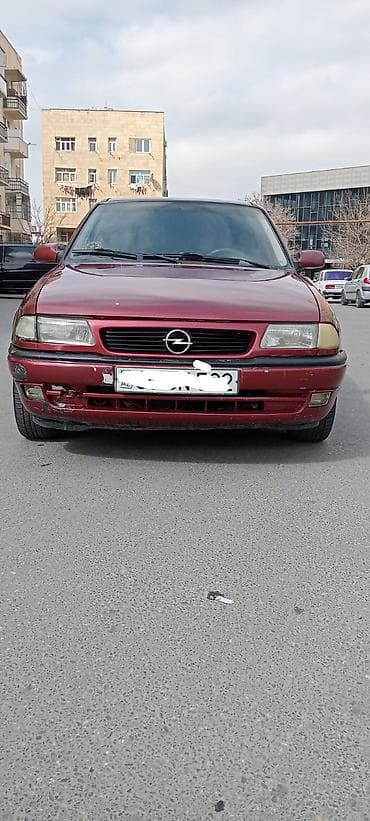 qırmızı maşın: Opel Astra: 1.6 l | 1997 il 32533 km Hetçbek — 3