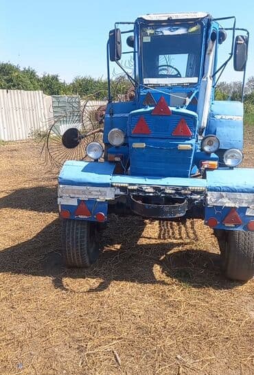 maşın ucun işıqlar: Mavi rəngdə kənd təsərrüfatı traktoru Əsas xüsusiyyətlər: - Ön — 3