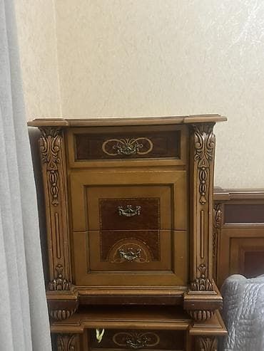 vitrin polka: Masa və oturacaqlar — 10