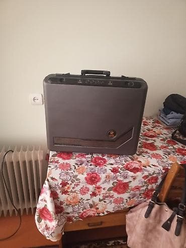 parca canta: Köhnə tip “CROWN” markalı plastik portfel/çantadır. Sərt korpuslu — 1