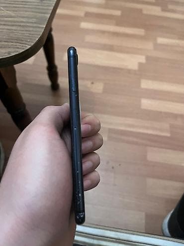 iphobe se 2016: IPhone SE 2020, 64 GB, Qara, Barmaq izi — 3