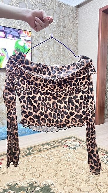 qadin ucun: Qadın üst geyimləri – 4 ədəd Heresi 5 manatdan 1) Şəffaf qara bluz — 2