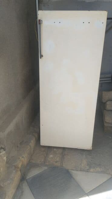 ev soyudan: Ağ rəngdə, tək qapılı, şaquli soyuducu. Model daxili dondurucu — 1