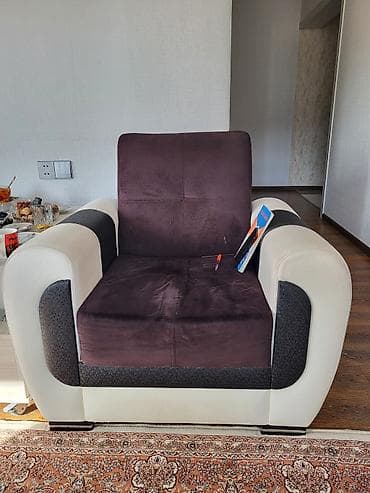 kamp stulu: Dəst satilir 250 azn. Ayrı ayrı istəyən olsa divan 150 azn kreslolar — 3